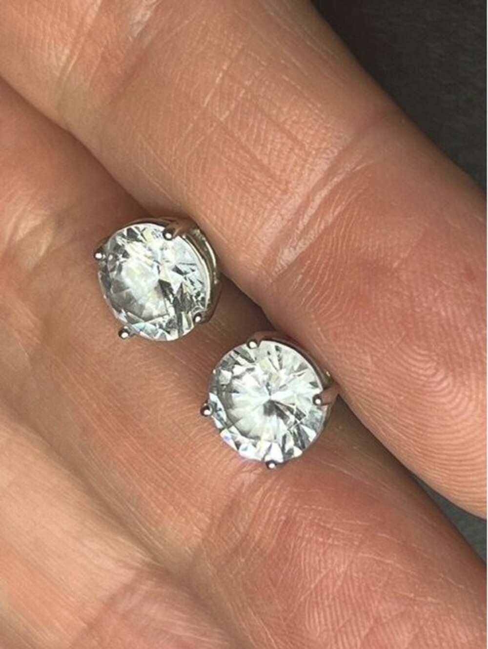 B7428 Classic Solitaire Stud Earrings Sterling Silver Round Diamond Simulant 8mm